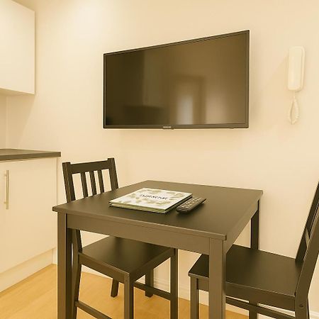 One Bedroom Apartment In City Centre Cardiff Bagian luar foto