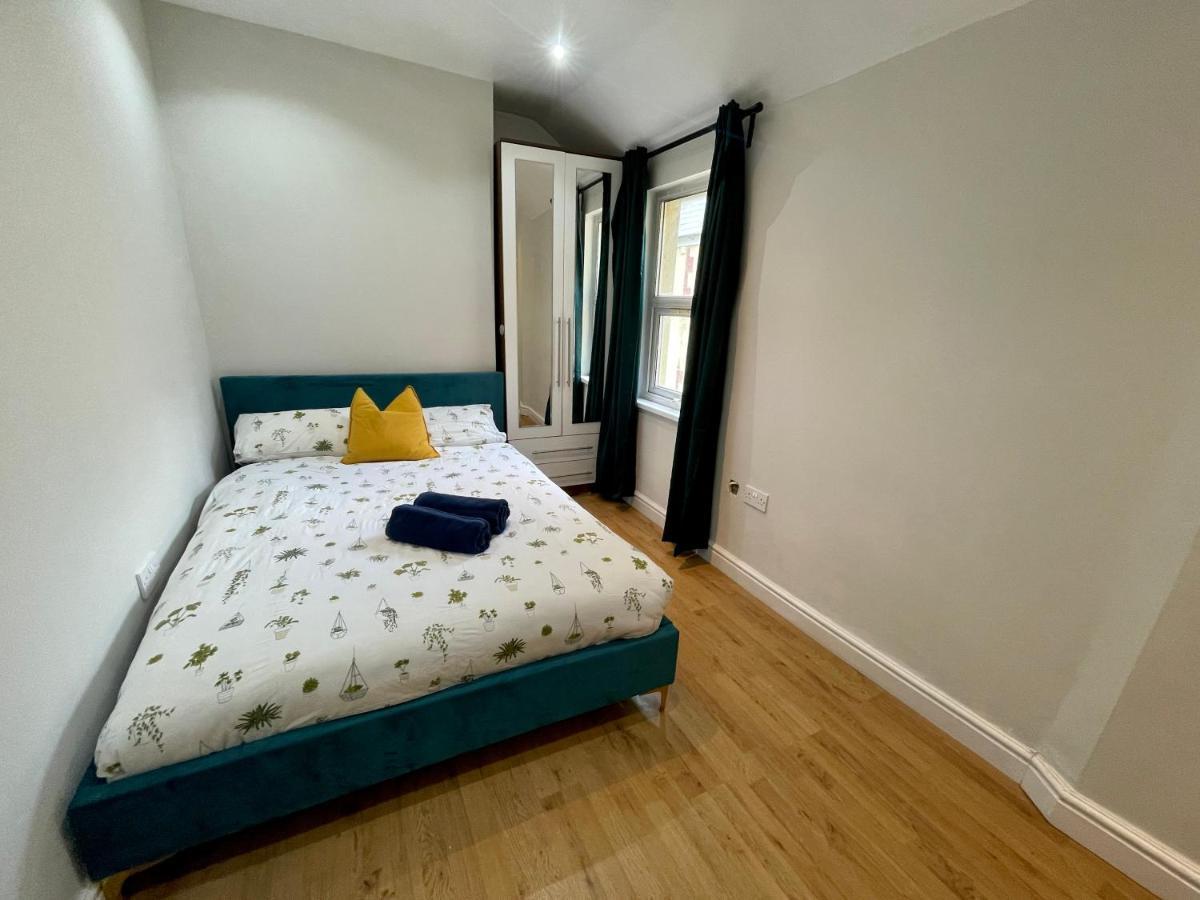 One Bedroom Apartment In City Centre Cardiff Bagian luar foto